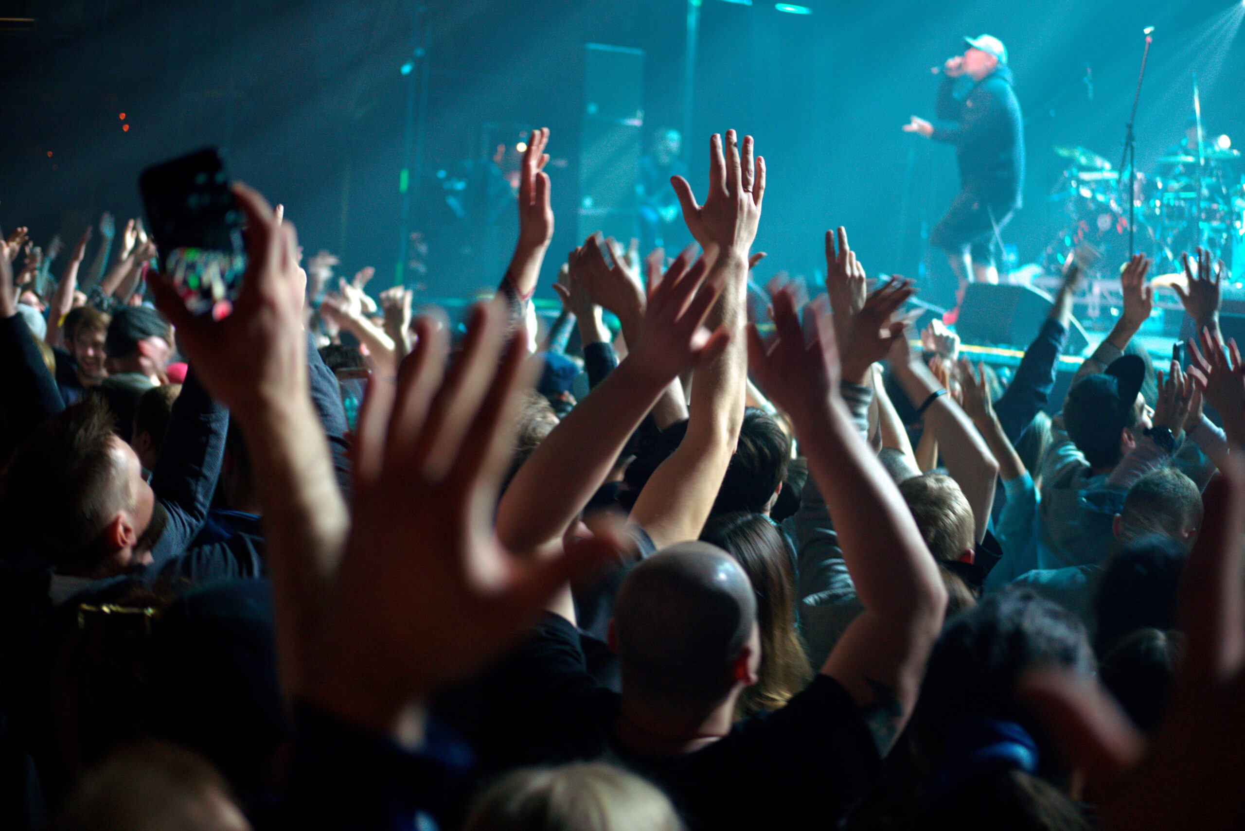 Photo Foule fans a un concert D&Drones-tournage clip vidéo